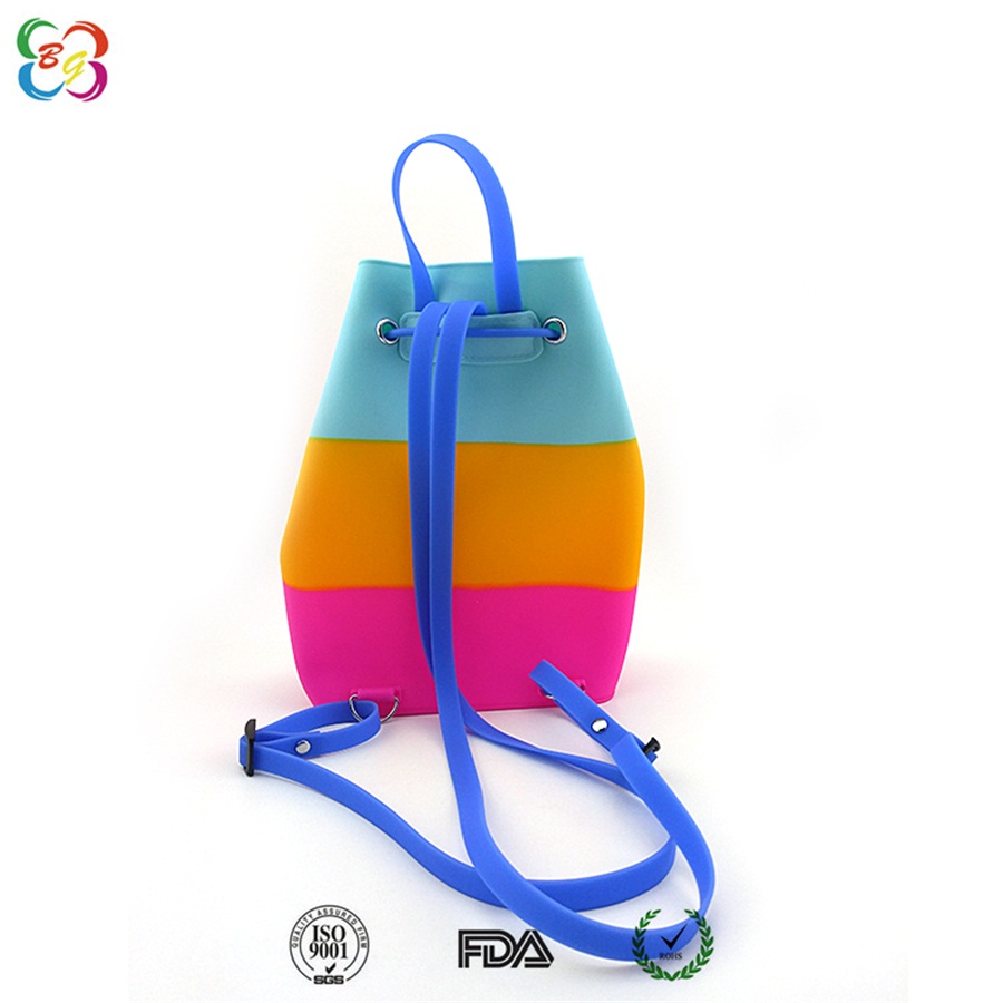 学生双肩包 学生双肩包