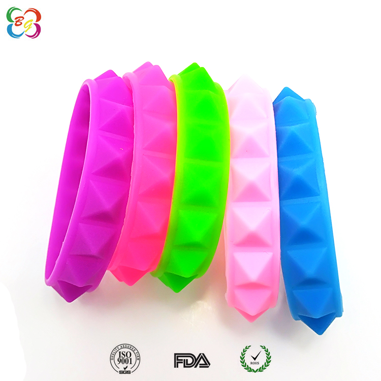 东莞博高金字塔硅胶手环 东莞博高金字塔硅胶手环