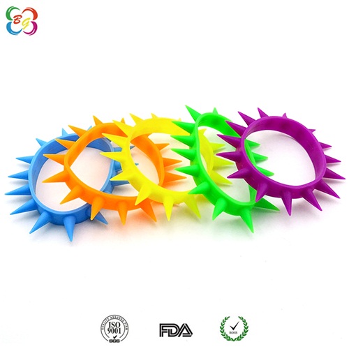 狼牙硅胶手环 狼牙硅胶手环