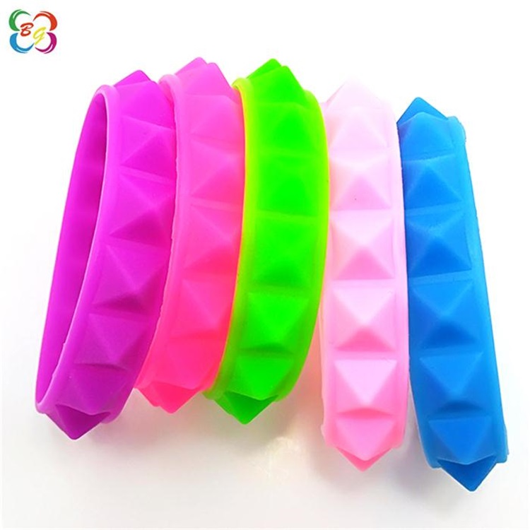 金字塔硅胶手环 金字塔硅胶手环